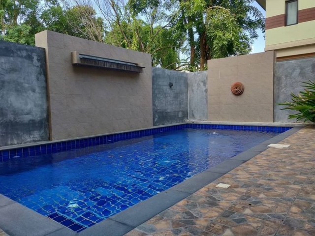 พูลวิลล่าในโครงการ  แลนด์แอนด์เฮาส์ แม่โจ้  บ้านสวย หลังใหญ่