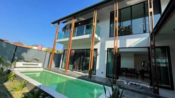 โซนสุเทพ บ้านพูลวิลล่าให้เช่า 95,000 บาท/เดือน 74.5 ตรว. 4 นอน 5 น้ำ วิวดอยสุเทพ ตกแต่งครบด้วยเฟอร์นิเจอร์ไม้สัก บ้านว่าง 5 พ.ค. 67