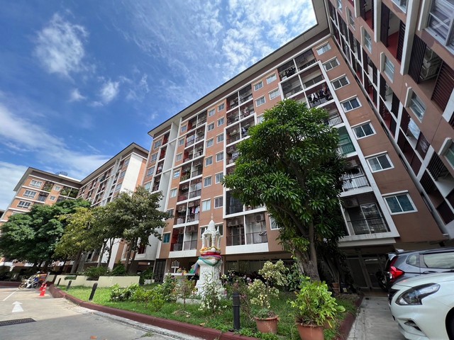 รายละเอียดเพิ่มเติม Code ID : BB 15920 ขาย  1,273,000    บาท- ขนาดพื้นที่ : 30.4 ตารางเมตร- จำนวนห้อง : 1 ห้องนอน 1 ห้องน้ำ- อาคาร : B      พิกัดทรัพย์ :   https://maps.app.goo.gl/VedRixmrjDLjVWD19 สถานที่ใกล้เคียง  -ใกล้สถานีศรีเอี่ยม ,อินเด็กซ์ ลิฟวิ่งมอลล์ บางนา  -ใกล้ท็อปส์ มาร์เก็ตเพลส อุดมสุข ,โรงเรียนบ้านหนองบอน (นัยนานนท์อนุสรณ์) -ใกล้โรงเรียนวัดตะกล่ำ ,โรงเรียนศรีเอี่ยมอนุสรณ์ ,โรงเรียนประชาคมนานาชาติ, โรงพยาบาลศิ