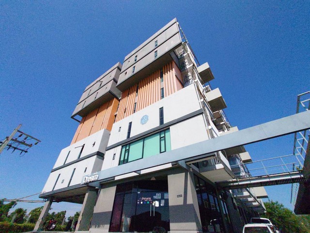 รายละเอียดเพิ่มเติม Code ID : AT 1965 ขาย    2,435,800  บาท- ขนาดพื้นที่ : 44.98- จำนวนห้อง : 1 ห้องนอน 1 ห้องน้ำ- ชั้น : 6    - อาคาร : 1 พิกัดทรัพย์ :   https://maps.app.goo.gl/dGf3wscAAp6b2zgF9 สถานที่ใกล้เคียง  -ใกล้มหาวิทยาลัยเอแบค (ABAC) วิทยาเขตบางนา -ใกล้มหาวิทยาลัยอัสสัมชัญ, โรงพยาบาลบางนา 2 -ใกล้มหาวิทยาลัยอัสสัมชัญ, โรงพยาบาลบางนา 2สอบถามเพิ่มเติม/นัดชมโทร. 097-419-5982(พลอย)โทร. 096-932-4624(ออมสิน)Line : @panaya (มี@ด้านหน้า)ปรึกษาสินเชื่อฟรี One St