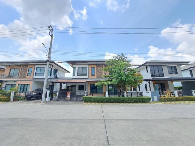 รายละเอียดเพิ่มเติม Code ID : AV 2023 ขาย   4,275,000   บาท- ขนาดพื้นที่ : 42 ตร.ม.- จำนวนห้อง :  3 ห้องนอน 3 ห้องน้ำ- ที่จอดรถ :   2   พิกัดทรัพย์ :   https://maps.app.goo.gl/h3AhJtbBraFtQyct6 สถานที่ใกล้เคียง  -ใกล้มหาวิทยาลัยหัวเฉียว , เทสโก้โลตัส บางพลี -ใกล้บิ๊กซี บางพลี , Market Village  -ใกล้โฮมโปร , เทสโก้โลตัส , เมกะบางนา , อิเกีย , เทสโก้โลตัส บางนา -ใกล้ บิ๊กซี ศรีนครินทร์ , แม็คโคร สมุทรปราการ , ซีคอนสแควร์สอบถามเพิ่มเติม/นัดชมโท�