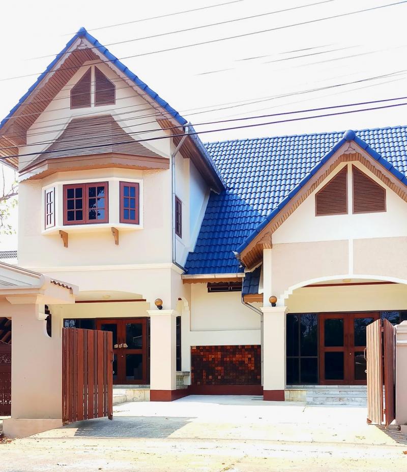 ขายด่วน บ้าน 2 ชั้น พื้นที่กว้าง 100 ตรว.หมู่บ้านสวนนนทรี ใกล้แยกรวมโชค เชียงใหม่เพียง 5.49 ล้านบาท.บนที่ดิน 100 ตร.วา.(20ม.×20ม.)5 ห้องนอน 4 ห้องน้ำถนนกว้าง 8 เมตรจอดรถได้2คัน*ค่าใช้จ่ายวันโอน คนละครึ่ง.รีโนเวทรื้อที่นั่งเล่นหน้าบ้านออก -ที่จอดรถกว้างขึ้น//สภาพพร้อมเข้าอยู่ บ้าน 7 ปี ได้รับการดูแลอย่างดี น้ำไม่ท่วม.อยู่ในหมู่บ้านสวนนนทรี (ไม่มีค่าส่วนกลาง)- ตรงข้ามเยื้องต