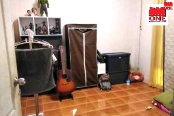 ทาวน์เฮ้าส์ชั้นเดียว 2 ห้องนอน 1 ห้องน้ำ แอร์ 1 ตัว ใจกลางความเจริญ ของนิคมอุตสาหกรรมและย่านชุมชน