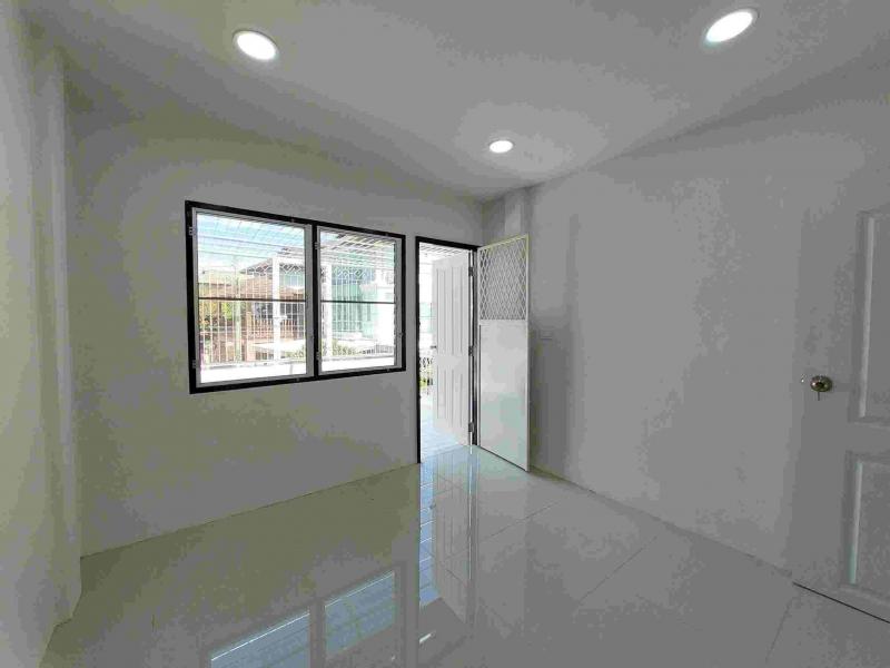 ขายทาวน์เฮ้าส์ 2ชั้น หมู่บ้านรินรดา รีโนเวทใหม่  หันหน้าทิศตะวันออกเฉียงใต้ ซอยนวลจันทร์ 24 กรุงเทพฯ