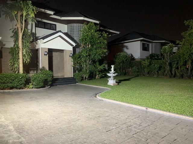 ให้เช่าบ้านเดี่ยว 2 ชั้น 350 ตรว. สุขุมวิท 71 ซอยปรีดี 42 พร้อมสระว่ายน้ำส่วนตัว ใกล้ BTS พระโขนง ARL รามคำแหง เฟอร์พร้อมอยู่