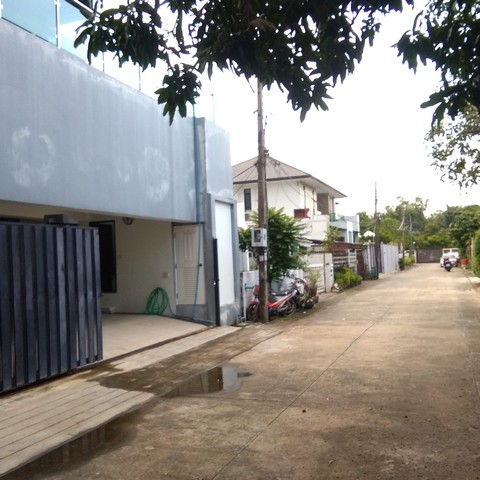 ขายบ้านเดี่ยว 3 ชั้น หลังมุม 51 ตรว.ลาดพร้าว-วังหิน47 สระว่ายน้ำชั้น2 ผนังกระจกนิรภัย ถนนหน้าบ้านกว้าง บรรยากาศเงียบสงบ ใกล้ทางด่วน