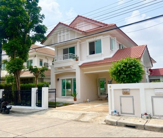 ขายบ้านเดี่ยว ใกล้สนามบินสุวรรณภูมิ Perfect Place สุขุมวิท 77 – สุวรรณภูมิ รีโนเวทใหม่ทั้งหลัง พร้อมอยู่ เดินทางสะดวก ราคาขาย 6,200,000 บาทเนื้อที่ 50 ตารางวา มี  3 ห้องนอน 2 ห้องน้ำ ที่ตั้ง โครงการ Perfect Place สุขุมวิท 77 – สุวรรณภูมิ ลาดกระบัง 20/3 สิ่งอำนวยความสะดวก- ระบบรักษาความปลอดภัย CCTV 24 ชม.-  สระว่ายน้ำ2 สระ - ฟิตเนส- สนามเด็กเล่นใหญ่2 จุด - สนามบาสเกตบอล - สนามเทนนิส - ทะเลสาบขนาดใหญ่ - 7 eleven �