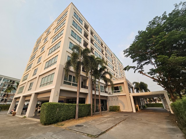 ขายโรงแรมเชียงใหม่ ขนาด76ห้อง ติดถนนใหญ่ ใกล้ม.เชียงใหม่และสนามบิน- พื้นที่ใช้สอย 5,373 ตร.ม- พื้นที่ดิน 2 ไร่ 82.2 ตร.วาลักษณะโรงแรม- อาคารโรงแรม7ชั้น มีดาดฟ้า อายุอาคาร 12ปี - มีใบอนุญาตประกอบธุรกิจโรงแรม เปิดดำเนินการตามปกติ- เป็นโรงแรมขนาดกลาง พร้อมห้องพัก 2รูปแบบ คือแบบ Deluxe และ Family  จำนวน 76ห้องชั้น1 แบ่งเป็น โถงต้อนรับ, โถงพักคอย, ห้องอาหาร, ห้องทำงาน, ห้องน้ำชั้น2 แบ่งเป