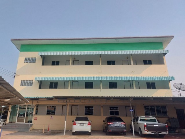 ขายอพาร์ทเมนท์ ขนาด 32 ห้อง ตรงข้ามเซ็นทรัลพิษณุโลก - พื้นที่ใช้สอย 1,050 ตร.ม.- พื้นที่ดิน 1 ไร่ 57.5 ตร.วา- อาคาร 3 ชั้น และ 2 ชั้น สภาพสวย ไม่ต้องรีโนเวท - อายุอาคาร 10ปีฟังกชันด้านในอพาร์ทเมนท์- ห้องพัก จำนวน 32 ห้อง เฟอร์นิเจอร์ครบ- ประตูเข้าออกหอพักระบบคีย์การ์ด- มีกล้องวงจรปิดทุกชั้น- ที่จอดรถยนต์ 20 คัน + รถมอเตอร์ไซค์ จอดได้หลายคัน- เครื่องซักผ้าหยอดเหรียญ- ตู้กดน้ำ- ร้าน