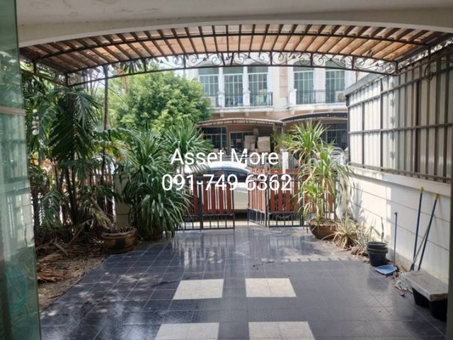 ให้เช่าทาวน์เฮาส์ 3 ชั้น (หลังมุม)  เพอร์เฟคมาสเตอร์พีท เดอะเมโทร ทางเข้าติดม.แสตมฟอร์ด  โครงการน่าอยู่  ถนนกว้าง เหมาะอยู่อาศัย และทำออฟฟิศรายละเอียดเนื้อที่ 28.80 ตารางวา พื้นที่ใช้สอย 194 ตารางเมตร3 ห้องนอน 4 ห้องน้ำ 1 ห้องนั่งเล่น 1 ห้องครัว 2 ที่จอดรถสิ่งอำนวยความสะดวกในโครงการ ได้แก่•Master Club•สระว่ายน้ำ•ฟิตเนส•ซาวน่า-สตรีม•สวนสาธารณะ•เข้า-ออกระบบ Easy Pass•กล้องวงจรป