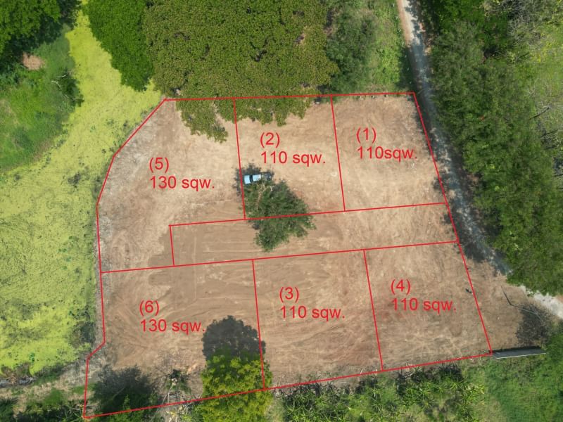 ขายที่ดิน สารภี 1ไร่ 3งาน 96ตร.ว. ใกล้ โกลบอลเฮ้าส์ เวียงกุมกามขายยกแปลง 9.95 ล้านบาท ที่ดินเปล่าในโครงการ ถ.วงแหวนรอบสอง จังหวัดเชียงใหม่ .ที่ดินบรรยากาศดี ทำเลดี น้ำไฟเข้าถึง เหมาะสำหรับทำหมู่บ้านจัดสรร ใกล้แหล่งชุมชน รอบๆมีหมู่บ้านจัดสรรหลายโครงการ เดินทางสะดวก ประเภทเอกสารสิทธิ์ : โฉนดที่ดิน  จำนวนเอกสารสิทธิ์ : 1 โฉนด เนื้อที่ : 1 ไร่ 3 งาน 96 ตรว. ( รวม 796 ตรว.) ขนา