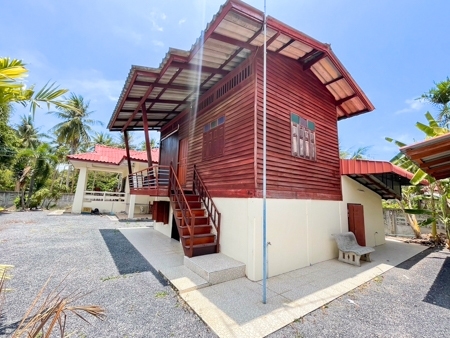 Minimalist style wooden house, 2 floors, usable area 84 sq m.Suitable for those who need long-term accommodation and do not want to move often..Location near Namuang Stadium, Hua Thanon Market.Koh Samui Shrine, Laem Set Beach, Samui AquariumJust 10 minutes to Lamai Beach..2-story house, 2 bedrooms, 1 bathroomArea for cookingParking space.Prices start from 7,000 - 8,500 baht per month.Only one house is vacant..minimalist style houseSimple design Focus on usable spaceSuitable for those who need long-term accommodation.Good location, close to all amenities.economical price.If interested, contact/make an appointment to view the house immediately.  089-633 1978 (Khun Pan)  061-656-4562 (Khun Pang)Chat Now: m.me/Winner.Estate.South.Thailand.#House for rent #House for rent Samui #Long term rental house #Affordable house for rent #Minimalist style house