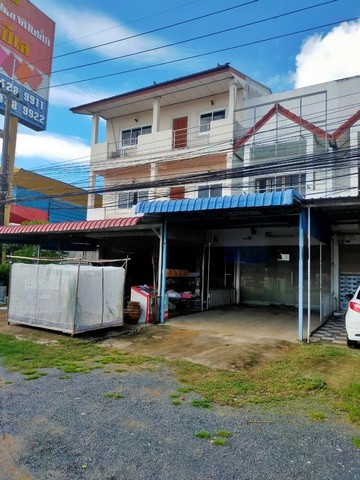 รายละเอียดเพิ่มเติม Code ID :  PAP3-0546 ขาย 1,470,000 บาท- ขนาดพื้นที่ :  20 ตรว.- พื้นที่ใช้สอย :   140 ตรม.- จำนวนห้อง :   3 ห้องนอน 2 ห้องน้ำ- ที่จอดรถ :    1 คัน   - บ้านหันไปทางทิศ :  ตะวันออกเฉียงเหนือ พิกัดทรัพย์ :  https://maps.app.goo.gl/RcUHCA92X7yk6uEPA   สถานที่ใกล้เคียง  -ใกล้  บิ๊กซี ซูเปอร์เซ็นเตอร์ ยโสธร -ใกล้  โลตัส ยโสธร -ใกล้  โรงพยาบาลยโสธร -ใกล้  วิทยาลัยเทคนิคยโสธรสอบถามเพิ่มเติม/นัดชมโทร. 097-419-5982(พลอย)โทร. 096-932-4624(ออมสิน