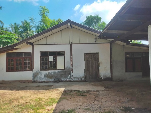 รายละเอียดเพิ่มเติม Code ID :  PAP1-0171 ขาย  1,100,000 บาท- ขนาดพื้นที่ :  371 ตรว.- พื้นที่ใช้สอย :  352.5 ตรม. - จำนวนห้อง :   2 ห้องนอน 2 ห้องน้ำ- ที่จอดรถ :   2 คัน    - บ้านหันไปทางทิศ :  ใต้ พิกัดทรัพย์ :   https://maps.app.goo.gl/sK96f8KJsEjKS14R6 สถานที่ใกล้เคียง  -ใกล้  วัดบ้านสีสุก -ใกล้  โรงพยาบาลส่งเสริมสุขภาพตำบลบ้านโนนศิลาเลิง -ใกล้  วัดอรุณรัตนศรีสุข -ใกล้  โรงเรียนโนนศิลาสว่างวิทย์สอบถามเพิ่มเติม/นัดชมโทร. 097-419-5982(พลอย)โทร