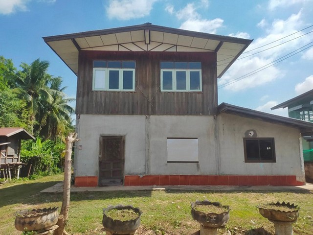 ขาย บ้านพักอาศัยครึ่งตึกครึ่งไม้ 2 ชั้น ต.โนนศิลาเลิง อ.ฆ้องชัย จ.กาฬสินธุ์  PAP1-0171