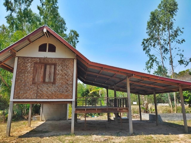 รายละเอียดเพิ่มเติม Code ID :   PAP1-0473 ขาย 810,000  บาท- ขนาดพื้นที่ :  981 ตรว.- พื้นที่ใช้สอย :  64 ตรม.- จำนวนห้อง :   1 ห้องนอน 1 ห้องน้ำ- ที่จอดรถ :   1 คัน   - บ้านหันไปทางทิศ : ตะวันออกเฉียงใต้ พิกัดทรัพย์ :  https://maps.app.goo.gl/bn59pH3erHjept2u7   สถานที่ใกล้เคียง  -ใกล้  โรงพยาบาลนามน -ใกล้  โรงเรียนยิ่งสันต์วิทยา -ใกล้  วัดป่าศรีอุดมธรรม -ใกล้  โรงเรียนนามนราษฎร์สงเคราะห์สอบถามเพิ่มเติม/นัดชมโทร. 097-419-5982(พลอย)โทร. 096-932-4624(อ