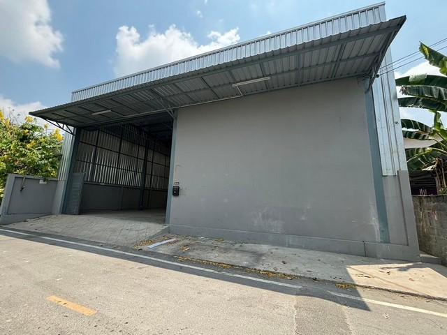 ขายโกดังพร้อมใช้งาน ตำบลบ้านใหม่ ศรีสมาน-ดอนเมือง รถเข้าออกได้เฉพาะ 6 ล้อ และรถ 10 ล้อ ใกล้สนามบินดอนเมือง ฝั่งติวานนท์ แจ้งวัฒนะราคาขาย 6,900,000 บาท ( โอนคนละครึ่ง )ราคาเช่า 35,000 บาท / เดือน ( สัญญาขั้นต่ำ 2 ปี ประกัน 2 เดือน ล่วงหน้า 1 เดือน )ที่ตั้ง ถนนติวานนท์ ซอยร่วมสุข ตำบลบ้านใหม่ อำเภอเมืองปทุมธานี จังหวัดปทุมธานีติดต่อ : คุณภัสพงณ์ 063-409-8164Line : deedaa23เนื้อที่ 100 ตารางวา พื้นที