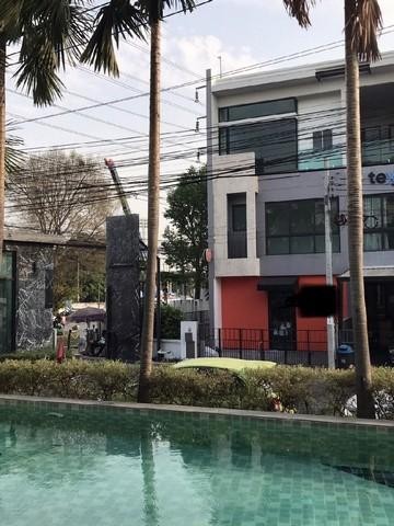  ให้เช่าโฮมออฟฟิศ 3ชั้น ติดถนนเลียบคลองประปา ประชาชื่น เยื้องทางเข้าศูนย์ราชการแจ้งวัฒนะให้เช่า รหัสC6112ราคาเช่า 43,000 บาทเดือน ( ประกัน2 ล่วงหน้า1 )สนใจติดต่อ คุณเอมมี่   โทร 0618959195  เบอร์นี้แอดไลน์ได้นะคะLine Add Friend  : https://line.me/ti/p/gAB4zRsgkGรหัสประกาศ รหัสC6112Home office 3ชั้น ติดถนนเลียบคลองประปา ประชาชื่น เยื้องทางเข้าศูนย์ราชการแจ้งวัฒนะเนื้อที่ 40 ตารางวา พื้นที่ใช้สอย 300 ตารางเมตร 4 ห้องน้