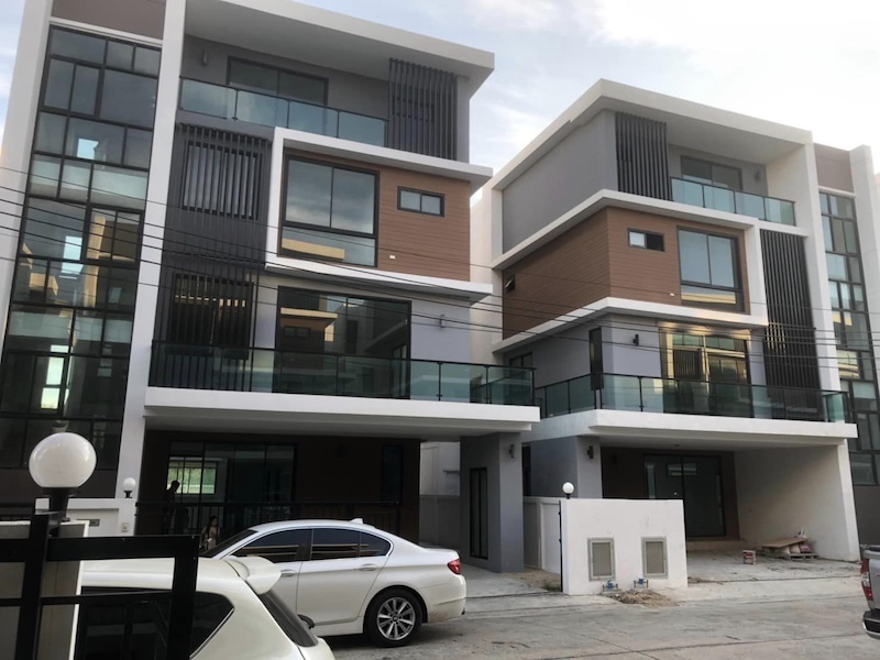 BH2813 ให้เช่าโฮมออฟฟิศ 4 ชั้น THE BEST VILLA (Home Office) for rent มี2หลังติดกัน Kingkaew Road Soi 195 Bedroom 7 Bathroom  Size 440 Sqm.  Rent 65,000฿/ Month 3 Parking Agent Postcontact : คุณบัว Bua Agent 0936464597, 0826914598Line : Bua093โฮมออฟฟิศให้เช่า 65,000 / เดือนต่อตึก สัญญาขั้นต่ำ 1ปี เงื่อนไขเช่า ประกัน 2เดือน ล่วงหน้า 1เดือน ขาย 14.9 ล้าน ต่อตึกBH2813  โฮมออฟฟิศถนนกิ่งแก้ว ซอย 19 มี2หลังติดกัน 5 ห้องนอน 7 ห้องน้ำ พื้นที่ใช้สอยกว่า 440 ตร.ม. พื้นที่บ้าน 51.6 ตร.ว.บ้านกว้าง 12 เมตร ลึก 11 เมตรจอดรถในบ้