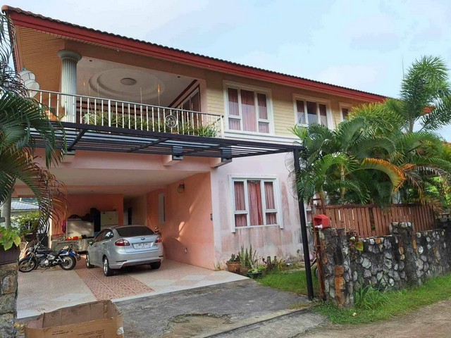 #HR068 For Rent : Kamala, 2-story detached house, 3 Bedrooms 4 Bathrooms    2-story detached house, Kamala location, 5 minutes from the seaside.- 3 bedrooms, 4 bathrooms, 2 kitchens- Size 200 square wah- Can raise animals Nearby places- Lotus- Kamala Beach- Phuket Fantasy  Price 65,000 baht/month for annual contract.-------------------------------#HR068 สำหรับเช่า : บ้านเดี่ยว 2 ชั้น กมลา 3 ห้องนอน 4 ห้องนํ้าบ้านเดี่ยว 2 ชั้น ทำเลกมลา ห่างจากชายทะเล 5 นาที - 3 ห้องนอน 4 ห้องน้ำ 2 ห้องครัว - ขนาด 200 ตารางวา- สามารถเลี้ยงสัตว์ได้ สถานที่ใกล้เคียง- โลตัส- หาดกมลา- ภูเก็ตแฟนตาซี  ราคา 65,000 บาท/เดือน สำหรั