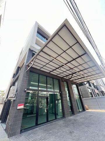 EPL-BR0153 อาคาร 4.5 ชั้น ตรงข้ามแฟชั่นไอซ์แลนด์ Siamese District แบบ Combine พื้นที่ใช้สอย 682 ตร.ม. 7 ห้องน้ำ 6 ที่จอด ตกแต่งพร้อมใช้ : ติดต่อ : คุณ เอก  :  061-241 4954   &   083-017 9463   : Line Id : eak2325: กดลิ้งค์เพื่อเเอดไลน์ครับ :  https://line.me/ti/p/A6pc3MToug     :  https://line.me/ti/p/OLEY0bJTsVราคาเช่า 90,000/เดือนที่อยู่: 2 ซอย รามอินทรา 64 แขวงคันนายาว เขตคันนายาว กรุงเทพมหานคร 10230โครงการ, Siamese District แบบ Combineอาคารพาณิชย์สูง 4 ชั้นครึ่ง บนทำเลติดถนนรามอินทราที่ดิน 84 ตร.ว�