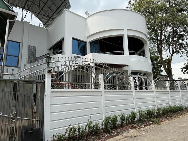 EPL-BR0151 ให้-ขาย สำนักงาน 3 ชั้น ถ. ประดิษฐ์มนูธรรม ใกล้บิ๊กซี อิมพีเรียล ลาดพร้าว 83 เนื้อที่ 112 ตรว พื้นที่ใช้สอย 524 ตรม. 5 ห้องนอน 6 ห้องน้ำ: ติดต่อ : คุณ เอก  :  061-241 4954   &   083-017 9463   : Line Id : eak2325: กดลิ้งค์เพื่อเเอดไลน์ครับ :  https://line.me/ti/p/A6pc3MToug     :  https://line.me/ti/p/OLEY0bJTsVราคาเช่า 99,000/ เดือน มัดจำ 2 ล่วงหน้า 1**ขาย 17.5ลบ**104/13 ถ. ประดิษฐ์มนูธรรม แขวงคลองเจ้าคุณสิงห์ เขตวังทองหลาง กรุงเทพมหานคร 10310สำนักงาน 3 ชั้น ลาดพร้าว 83- ถ.�