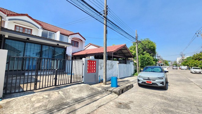  ให้เช่าทาวน์โฮม2ชั้น หมู่บ้านธันธวัช5 ถนนวัชรพล เทพรักษ์ 2 นอน 3 น้ำ