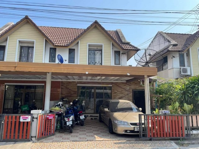 ขายบ้านแฝด เดอะคันทรีเมืองใหม่ ตัวเมืองชลบุรี ใกล้เซนทรัลชลบุรี ตลาดไฟฟ้า ต.เสม็ด อ.เมือง. จ.ชลบุรี.