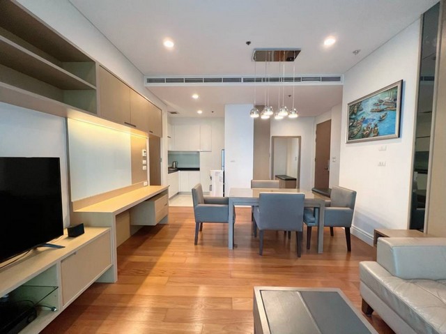 Bright Sukhumvit 24, spacious, private, peaceful, 8th floor, BTS Phrom Phong.***Service for selling/renting houses, condos and giving advice. If interested, contact at any time***Interested in additional details or pictures or making an appointment to see the room?Contact Ekachai (Aui)T. 089-799-5598Line ID: @auiauiaui001 (add @ in front)Room type: 1 bedroom, 1 bathroomSize 67 sq m., 8th floor, Building ANew, clean room, beautifully decorated, ready to move in.details-------------------------------------------------- ------------Rental price: 45,000 baht per month-------------------------------------------------- ------------*Facilities worth using– Treadmill- swimming pool– Fitness– Rest room– Childrens play room-------------------------------------------------- ------------*Nearby important places (Based on information from Google Map)- Green Line BTS Phrom Phong Station: 650 m.- Emporium : 650 m.- EmQuartier : 700 m.- Terminal 21 : 2.0 km.- Central Embassy : 3.6 km.- Bangkok