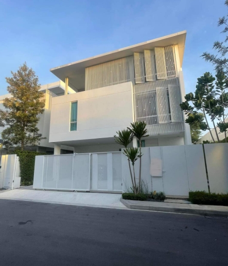 ให้เช่าบ้านเดี่ยว 3 ชั้น มีลิฟท์ VIVE เอกมัย-รามอินทรา (เลียบด่วนรามอินทรา)