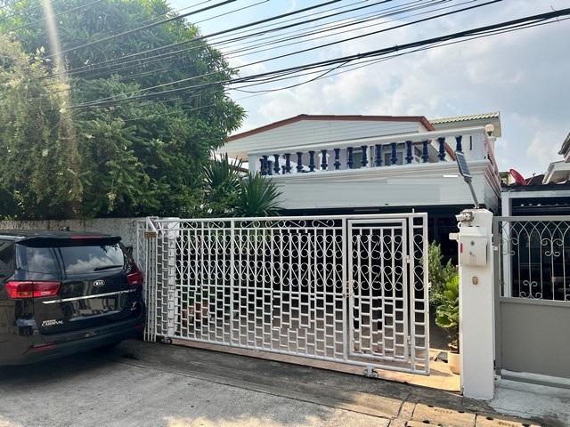 EPL-HS1162 ขายบ้านเดี่ยว 2 ชั้น หมู่บ้านเสรี รามคำแหง 24 พระราม9 ซอย 43 ที่ดินขนาด 63 ตารางวา 5 ห้องนอน 3 ห้องน้ำ 