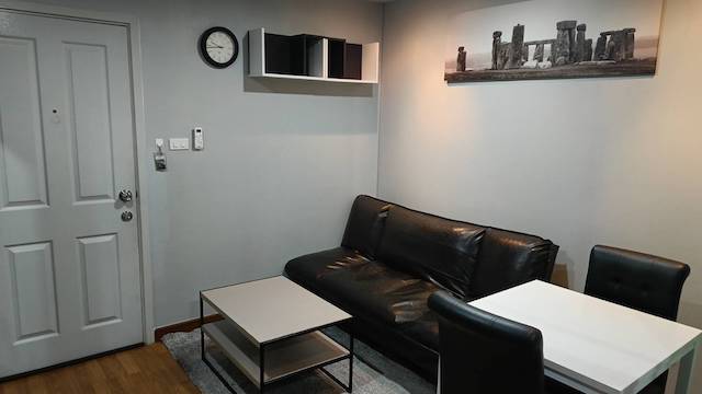 Regent Sukhumvit 81, safe, livable, peaceful, 4th floor, BTS On Nut.***Service for selling/renting houses, condos and giving advice. If interested, contact at any time***Interested in additional details or pictures or making an appointment to see the room?Contact Ekachai (Aui)T. 089-799-5598Line ID: @auiauiaui001 (add @ in front)Room type: 1 bedroom, 1 bathroomSize 28 sq m., 4th floor, Building AClean room, beautifully decorated, ready to move in.details-------------------------------------------------- ------------Rental price: 9,500 baht per month-------------------------------------------------- ------------* Complete electrical appliances- Air conditioning- fridge- TV- washing machine-------------------------------------------------- ------------*Nearby important places (Based on information from Google Map)- Tesco Lotus- Century Movie Plaza On Nut- People Park- BTS On Nut-------------------------------------------------- ------------Rental conditions1 year rental contractPay 1 mon