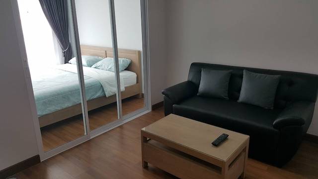 Regent Sukhumvit 81, nice, convenient, private, 4th floor, BTS On Nut.***Service for selling/renting houses, condos and giving advice. If interested, contact at any time***Interested in additional details or pictures or making an appointment to see the room?Contact Ekachai (Aui)T. 089-799-5598Line ID: @auiauiaui001 (add @ in front)Room type: 1 bedroom, 1 bathroomSize 28 sq m., 4th floor, Building AClean room, beautifully decorated, ready to move in.details-------------------------------------------------- ------------Rental price: 9,000 baht per month-------------------------------------------------- ------------* furniture- wardrobe- Built-in kitchen- Bed with mattress- Sofa-------------------------------------------------- ------------*Facilities worth using- swimming pool- Fitness room- Relaxation garden- Keay Card system controls entry and exit of the project.-------------------------------------------------- ------------*Nearby important places (Based on information from Google Ma