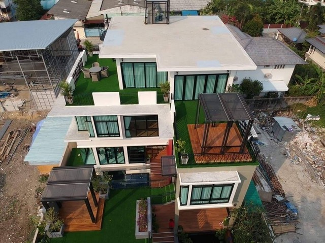 ขายบ้านเดี่ยวหรู Style Modern 3 ชั้น + 1 ชั้นใต้ดิน และดาดฟ้า 101 ตรว. กว่า 1000 ตรม ต.รวมโชค ซอยโชคชัยสี่ 54 พร้อมสระว่ายน้ำส่วนตัว