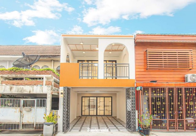 ขายทาวน์เฮ้าส์ 2 ชั้น รีโนเวทใหม่ Minimal Style หมู่บ้านประชากรไทย ซอยลาดพร้าว93 สวยพร้อมเข้าอยู่ 