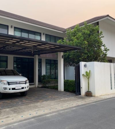 ติดต่อ หลิน 088 598 6998 Line ID: positive.agราคา 7.5 ล้านบาท*บ้านโมเดิร์น ต.แม่เหียะ อ.เมืองเชียงใหม่พื้นที่กว้างขวาง มีฝ้าเพดานสูงโปร่ง ใกล้ร้านอาหาร ร้านกาแฟ ตลาดสด ห้างสรรพสินค้า โรงพยาบาล สนามบิน.เนื้อที่ดิน 73.8 ตารางวา พื้นที่ใช้สอย 330 ตารางเมตร 4 ห้องนอน 5 ห้องน้ำ(1 master bedroom พร้อม walk-in closet, มีห้องนอนชั้นล่าง 1 ห้องพร้อมห้องน้ำในตัว)2 ห้องครัว (ครัวฝรั่ง ครัวไทยต่อเติมเพิ่ม)1 ห้องนั่งเล่น2 