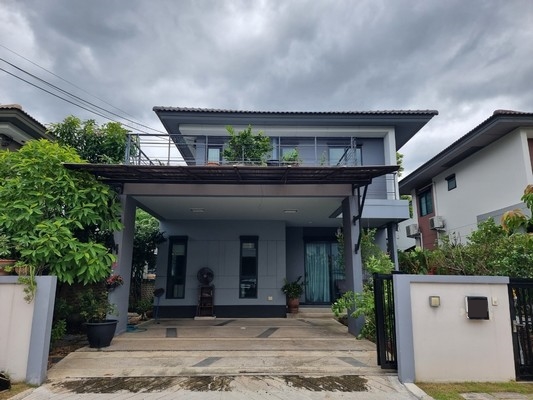 sss440 ขาย บ้านเดี่ยว บุราสิริวงแหวน อ่อนนุช Burasiri Wongwaen-Onnuch ซอยกิ่งแก้ว 25/1ที่อยู่ ถ. คู่ขนานวงแหวนกาญจนาภิเษก ซอยกาญจนาภิเษก39 (เจโม) สามารถทะลุออกกิ่งแก้ว 25/1โรงพยาบาลจุฬารัตน์ 9 ได้-แบบบ้าน OVEL บ้านเดี่ยวสไตล์รีสอร์ท หันหน้าทิศใต้-3 ห้องนอน 3ห้องน้ำ 1ห้องรับแขก 1ห้องรับประทานอาหาร 1ครัวไทย 1 ห้องเก็บของ-ที่จอดรถ 2คัน จอดหน้าบ้านได้อีก 1คัน-พื้นที่ใช้สอย 137 ตรม.-ที่ดิน 51 ตรว.-ติดม