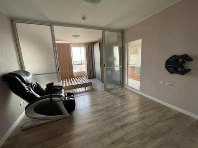 sss425 ขาย ดีคอนโด อ่อนนุช – พระราม 9 dcondo Onnut – Rama 9 ที่ตั้งถนนเฉลิมพระเกียรติ ร.9 แขวงประเวศ เขตประเวศ กรุงเทพมหานครอาคาร : Bชั้น : 8ขนาด  30 ตารางเมตรจำนวนห้องนอน: 1 นอน   จำนวนห้องน้ำ:  1 ห้องที่จอดรถ:  1 คันเครื่องใช้ไฟฟ้า: ตู้เย็น แอร์เฟอร์นิเจอร์ : เตียง ตู้เสื้อผ้า ชั้นวาง สิ่งอำนวยความสะดวก– สระว่ายน้ำ, ฟิตเนส, คลับเฮ้าส์– รปภ., กล้องวงจรปิดโครงการ, ประตู Key Card– อื่นๆ (ที่จอดรถ, สนา