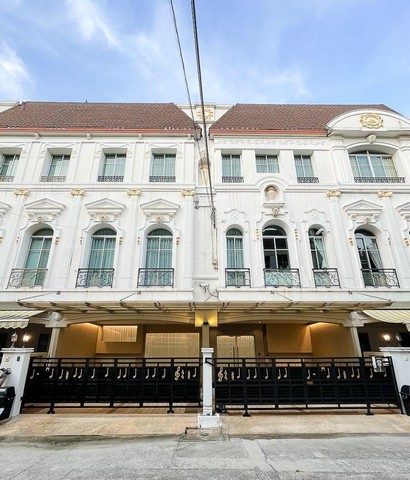 ให้เช่าทาวน์โฮมบ้านกลางกรุงเวียนนาพระราม3 บ้านตกแต่งใหม่ทั้งหลัง 2คูหาทะลุติดกัน ระบบไฟ3เฟสรองรับการชาร์จรถไฟฟ้า บ้านพร้อมพักอาศัย