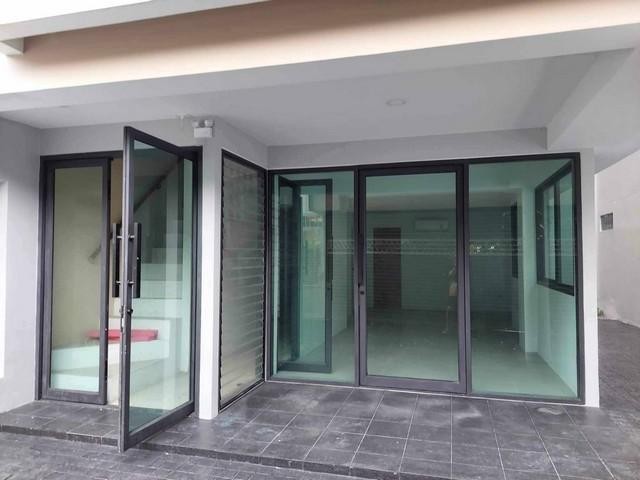 PNTM ให้เช่า โฮมออฟฟิศ 6 ชั้น ย่านพระราม 9 มีดาดฟ้า พร้อมลิฟท์ บางกะปิ เขตห้วยขวาง ซอยทะลุไปถนนเพชรบุรีได้สะดวก ราคาเช่า 140,000 บาท/เดือน ( ประกัน 2 ล่วงหน้า 1 เดือน )ติดต่อคุณช่อผกา 0616198565 LINE 0616198565หากไม่รับสายรบกวนขอความกรุณาลูกค้า @line ทิ้งรูปและข้อมูลไว้นะคะโฮมออฟฟิศ 6ชั้นมีดาดฟ้า พร้อมลิฟท์ 1ตัว ย่านพระราม 9เนื้อที่ดิน 30 ตารางวาพื้นที่ใช้สอย 350 ตารางเมตร3-5 ห้องนอน8 ห้องน้ำ3 ท�