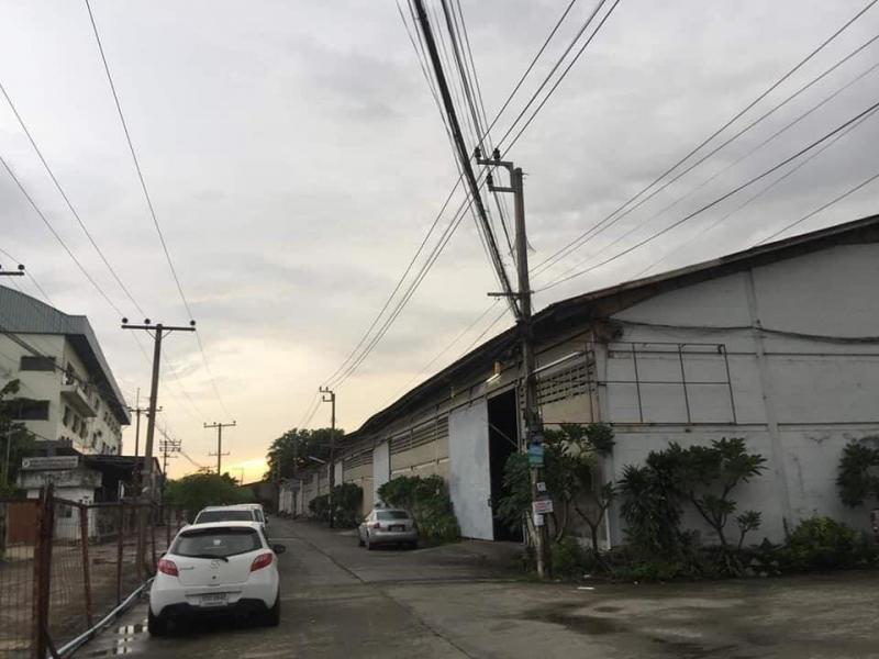 ให้เช่าโกดังสินค้า 400ตร.ม.ซอยกิ่งแก้ว15 เข้า - ออกสะดวก พื้นที่สวย สะอาด น้ำไม่ท่วมราคาเช่า 44,000 บาท / เดือน ( ราคา 110 บาท / ตารางเมตร ) ( สัญญาขั้นต่ำ 1 ปี ประกัน 3 เดือน ล่วงหน้า 1 เดือน )ที่ตั้ง ถนนกิ่งแก้ว ซอยกิ่งแก้ว 15 ตำบลราชาเทวะ อำเภอบางพลี สมุทรปราการ 10540ติดต่อ : คุณภัสพงณ์ 063-409-8164Line : deedaa23พื้นที่ใช้สอย 400 ตารางเมตร พื้นที่ส่วนบุคคล ทางเข้า - ออก สะดวก พื้นที่สวย สะดวก สะอาดน้ำไ�