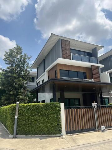 ขายบ้านแฝด 3 ชั้น ศุภาลัย เอสเซ้นส์ ลาดพร้าว Supalai Essence Ladprao ลาดพร้าว 107 -พื้นที่ใช้สอยโดยประมาณ 330 ตารางเมตร 3 ห้องนอน