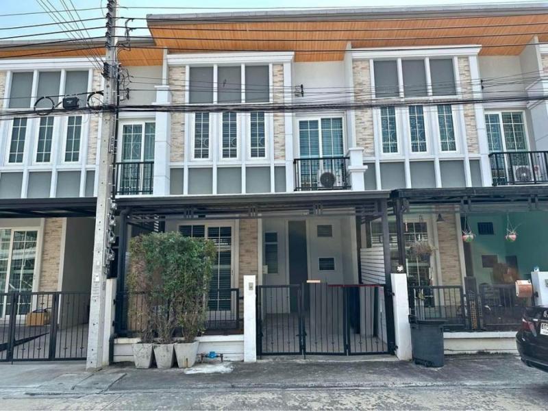 ให้เช่าทาวน์เฮ้าส์ 2ชั้น ถนนกาญจนาภิเษก โครงการ โกลเด้นทาวน์ บางนา สวนหลวง เนื้อที่ 20 ตารางวา มี 3 ห้องนอน 2 ห้องน้ำ พร้อมเฟอร์นิเจอร์ 