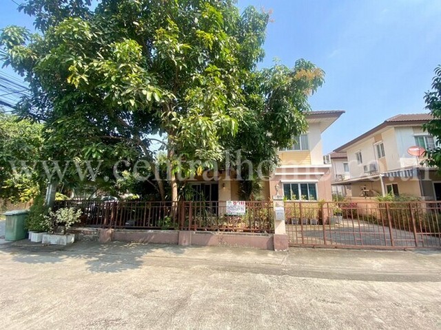 รหัสทรัพย์  5074บ้านเดี่ยว เดอะแพลนท์วัชรพล หลังมุม พร้อมอยู่ที่ตั้ง : ซอยสุขาภิบาล 5 แขวงออเงิน เขตสายไหม กรุงเทพมหานคร 10220รายละเอียดทรัพย์ - บ้านเดี่ยว 2 ชั้น, ขนาดพื้นที่ 59.3 ตารางวา, พื้นที่ใช้สอย 150 ตารางเมตร- 4 ห้องนอน, 2 ห้องน้ำ, 1 ห้องนั่งเล่น, 1 ห้องครัว, 2 ที่จอดรถ - เฟอร์นิเจอร์พร้อมอยู่สถานที่และทำเลใกล้เคียง- สนามบินดอนเมือง- เซ็นทรัลพลาซ่า รามอินทรา- โรงพยาบาลเซ