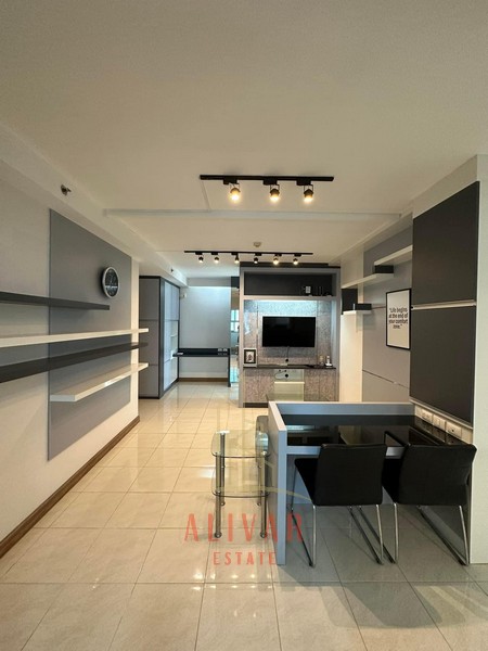RC041124 for sale/rent 2 bedroom condo Supalai Park Ekkamai-Thonglor New Phetchaburi area, near ThonglorSelling for only 6.5 million baht (transfer fee is half each)Rent 28,000 baht/month (minimum contract 1 year)details :- Room size 70 sq m.- 2 bedrooms, 1 bathroom- 15th floor- Swimming pool view- There is 1 regular parking space and 1 car can be parked in turns.- Well decorated Built InNearby places :- Bangkok Hospital 1.0 km.- RCA 1.3 km. / J Avenue Thonglor 1.7 km.- Big C Ekkamai 2.3 km.Location Soi New Petchaburi, Bang Kapi Subdistrict, Huai Khwang District, Bangkok 10310Contact Line: @alivar  click https://line.me/R/ti/p/@180acmsuCALL     : 088-691-4246 Email : alivarestate@gmail.com Wechat  : alivar2442A LIVAR ESTATE CO.,LTD