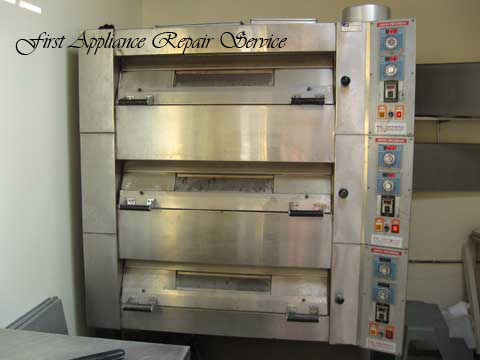 กรุณาอ่านรายการ ค่าบริการซ่อม ก่อนติดต่อใช้บริการ สำนักงาน มีแห่งเดียวไม่มีสาขา ทั้งใน กรุงเทพฯ และ ต่างจังหวัดบริการรับซ่อมเตาอบไฟฟ้า แก๊ส เตาอบ เตาย่างไฟฟ้า แก๊ส แบบสายพาน เตาอบอุตสาหกรรมขนาดเล็ก แบบต่างๆ ตู้อบลมร้อน เตาอบพิซซ่า เตาแก๊ส เตาทอดไฟฟ้า แก๊ส เตาบาร์บีคิว เตาซาลามานเดอร์ ตู้อบนึ่งอาหารไอน้ำ อ่างอุ่นอาหาร เครื่องซักผ้า เครื่องอบผ้าไฟฟ้า 