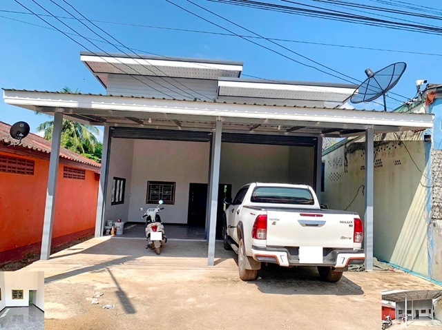 โรงเรียนบ้านหนองใหญ่ 18ตรว. เพชรบูรณ์ ให้เช่าทาวเฮ้าส์  1 ชั้น รีโนเวทใหม่ 48ตรม. 3,498B-M ลูกกรงเหล็กดัด รักสัตว์ 1นอน 1น้ำ 1จอดรถ 1แอร์ ห้องใหม่ สะอาดPhetchabun Townhouse building for rent 1 floor newly renovated Ban Nong Yai School 18sq.wa. 48sq.m. 3,498B-M wrought iron bars loves pet 1bed 1bath 1parking 1A/C new room clean.ตำบลลาดแค อำเภอชนแดน เพชรบูรณ์ 6715018ตรว.                   18sq.wa. 48ตรม.                   48sq.m.หน้ากว้าง 5 เมตร ลึก 10 เมตรมีที่จอดรถด้านหน้าด้านหลังกว้าง ห่างจากเมือง 60 กิโลเมตรใช้น้ำบาดาลประ�