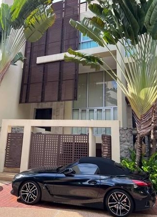 ขาย ทาวน์โฮม5ชั้น  เดอะ ลอฟท์ สาทร มี 3 นอน 3 น้ำ 35.4 ตารางวา