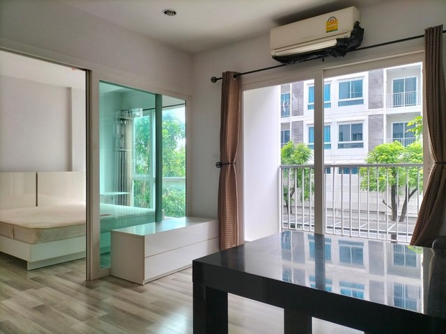 รายละเอียดเพิ่มเติม Code ID : AI 0567 ขาย   1,843,000   บาท- ขนาดพื้นที่ : 32.32 ตารางเมตร- จำนวนห้อง : 1 ห้องนอน 1 ห้องน้ำ- ชั้น : 2     - อาคาร : A  พิกัดทรัพย์ :   https://maps.app.goo.gl/xXESM4Rs54W4MsTFA สถานที่ใกล้เคียง  -ใกล้โรงพยาบาลนนทเวช มหาวิทยาลัยธุรกิจบัณฑิตย์ -ใกล้โรงเรียนชาลีสมุทร ท็อปส์ซุปเปอร์มาร์เก็ต (งามวงศ์วาน)สอบถามเพิ่มเติม/นัดชมโทร. 097-419-5982(พลอย)โทร. 096-932-4624(ออมสิน)Line : @panaya (มี@ด้านหน้า)ปรึกษาสินเชื่อฟรี One Stop Service ดู�