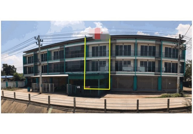 รายละเอียดเพิ่มเติมCode ID : PG-KPT630008ราคาขาย      2,800,000 บาท- ขนาดพื้นที่ :  27 ตร.ว- พื้นที่ใช้สอย :   187 ตร.ม- จำนวนห้อง :   1 ห้องนอน 2 ห้องน้ำ- ที่จอดรถ :   1 คัน- อาคารพาณิชย์ :   3 ชั้น- อาคารพาณิชย์หันไปทางทิศ : -พิกัดทรัพย์ :     https://maps.app.goo.gl/H4sWn9u5gpjaBRrq6สถานที่ใกล้เคียง- ใกล้โลตัส ขาณุวรลักษบุรี- ใกล้ตลาดไทยพิทักษ์- ใกล้วัดประสาทวิถี- ใกล้วัดเขาหน่อสอบถามเพิ่มเติม/นัดชมโทร. 097-419-5982(พลอย)โทร. 096-932-4624(ออมสิน)Line : @panay